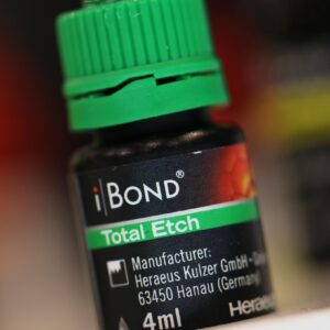 dentalmarket.lv-Heraeus-Kulzer-iBond-Total-Etchl.jpg Gluma Bond & Gluma 2Bond