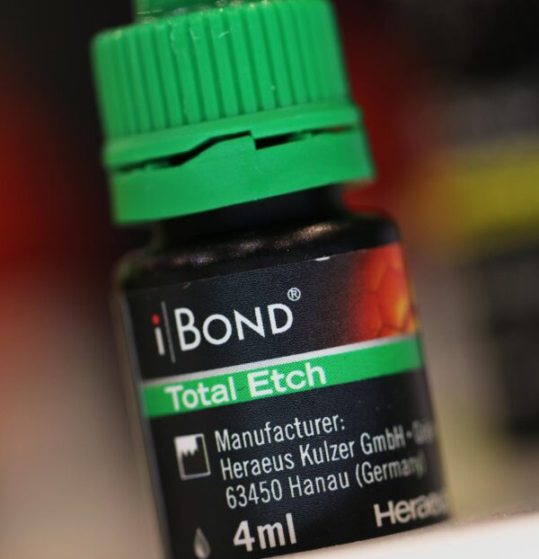dentalmarket.lv-Heraeus-Kulzer-iBond-Total-Etchl.jpg Gluma Bond & Gluma 2Bond